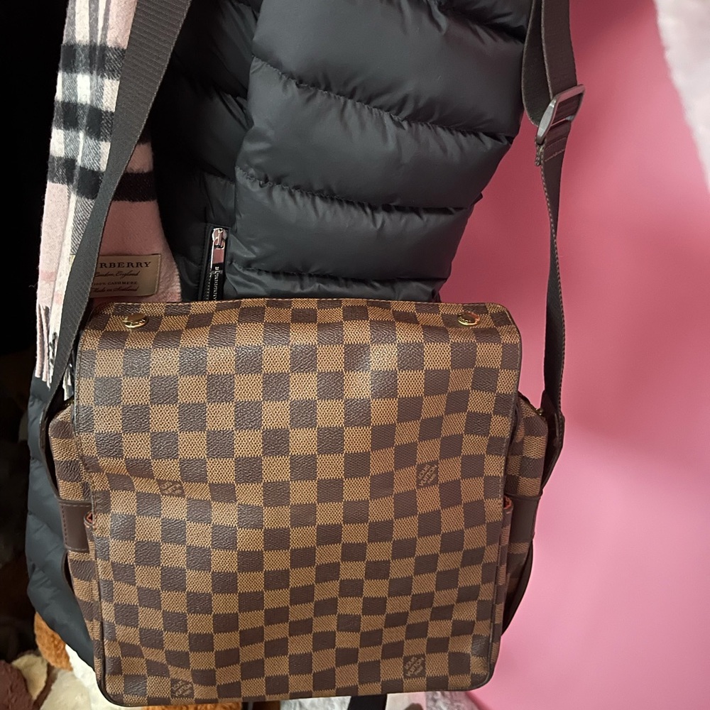 OFFERS WELCOMED💙Louis Vuitton messenger